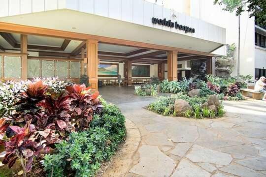 23rd Floor Waikiki Banyan - Only One Block From Beach! * Honolulu