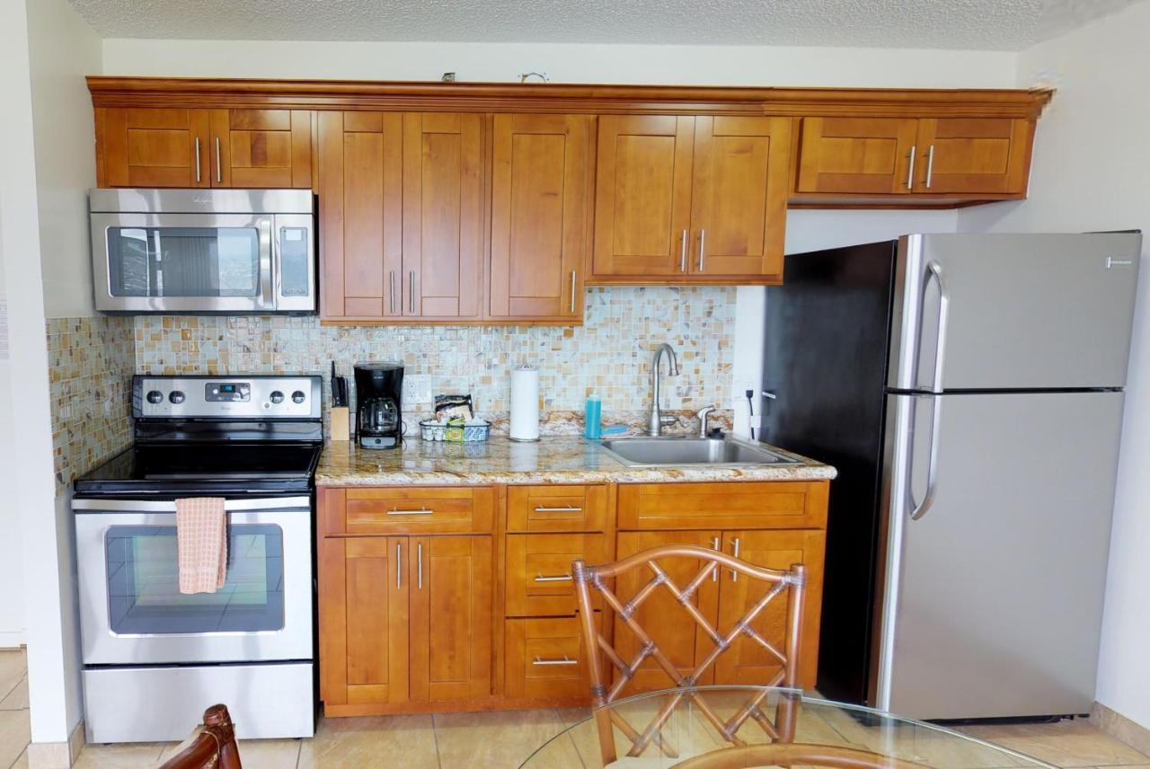 Deluxe Panoramic Mountain View - 37th Floor, Free Parking & Wifi Apartment