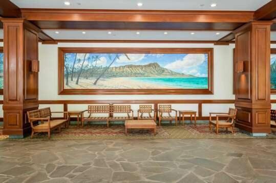 Deluxe Panoramic Mountain View - 37th Floor, Free Parking & Wifi Apartment