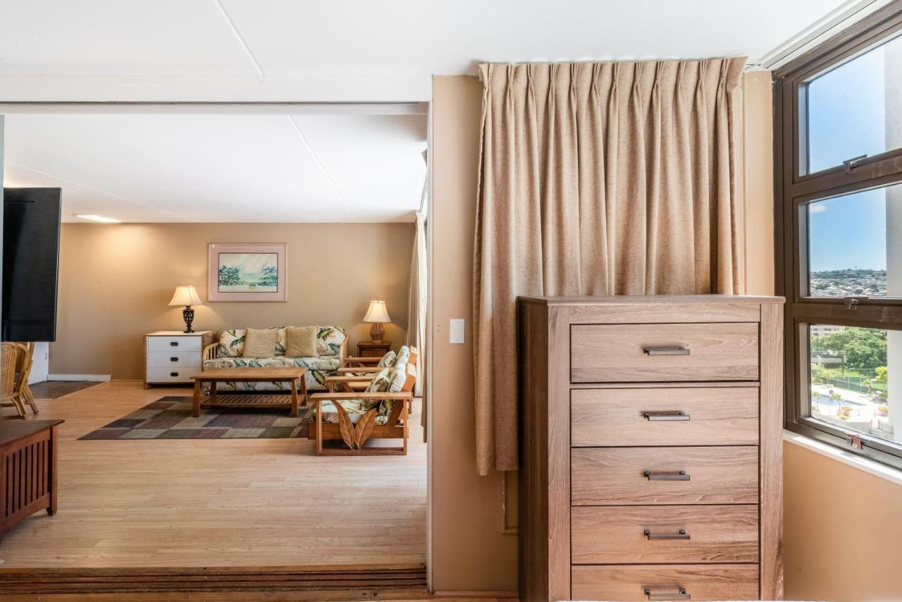Apartment Spacious 14th Floor Corner Suite, Partial Diamond Head And Ocean Views, Free Parking!