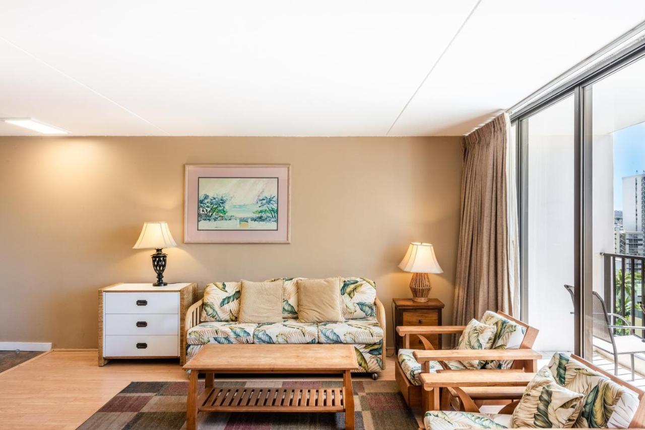 Spacious 14th Floor Corner Suite, Partial Diamond Head And Ocean Views, Free Parking!