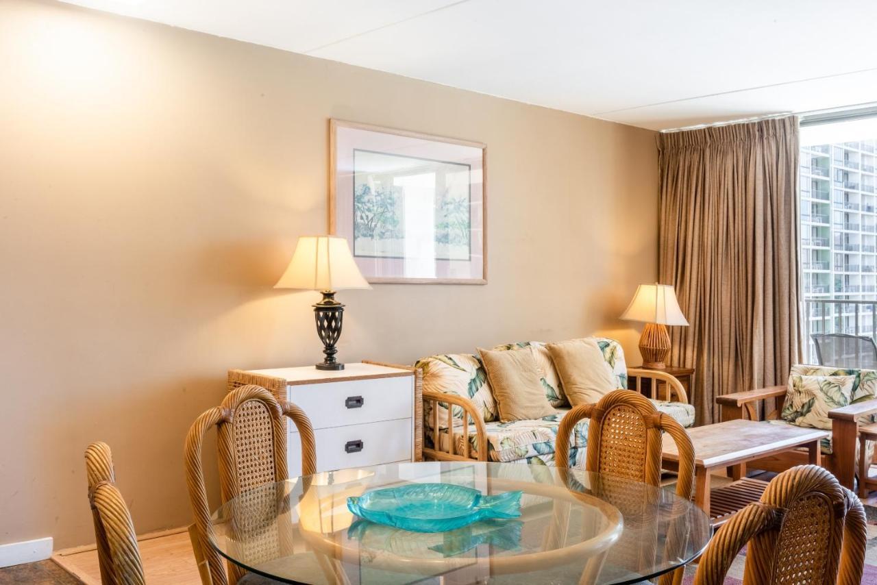 Apartment Spacious 14th Floor Corner Suite, Partial Diamond Head And Ocean Views, Free Parking! Honolulu