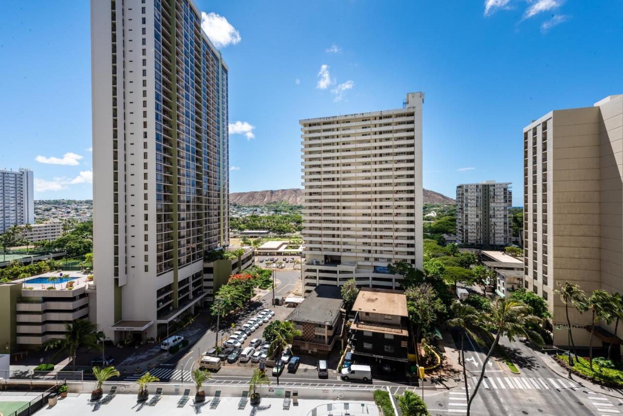 Spacious 14th Floor Corner Suite, Partial Diamond Head And Ocean Views, Free Parking! Honolulu