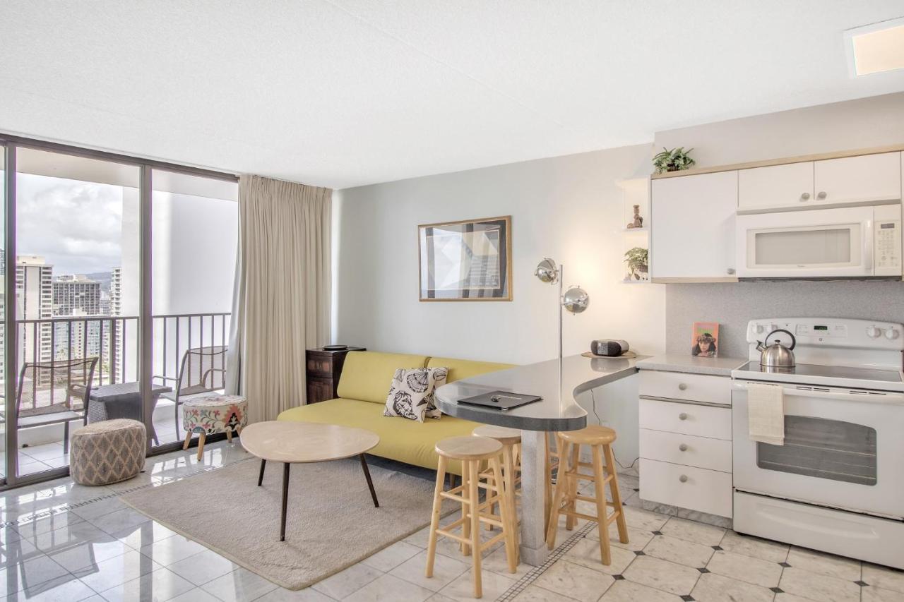 High Rise Ocean View Waikiki Condo, Free Parking & Wi-fi Apartment