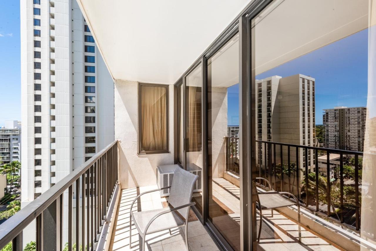 Spacious 14th Floor Corner Suite, Partial Diamond Head And Ocean Views, Free Parking! *