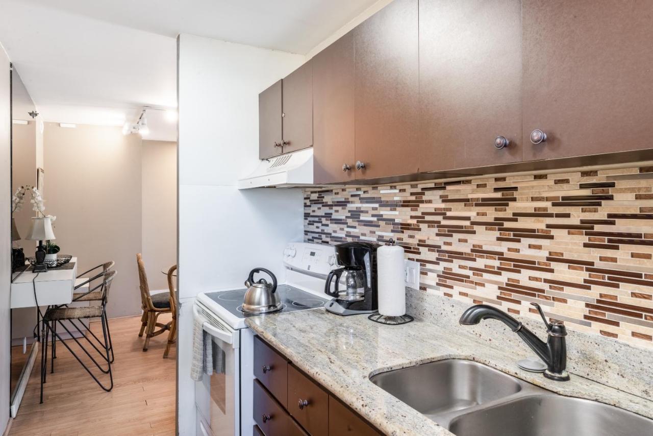 Spacious 14th Floor Corner Suite, Partial Diamond Head And Ocean Views, Free Parking!