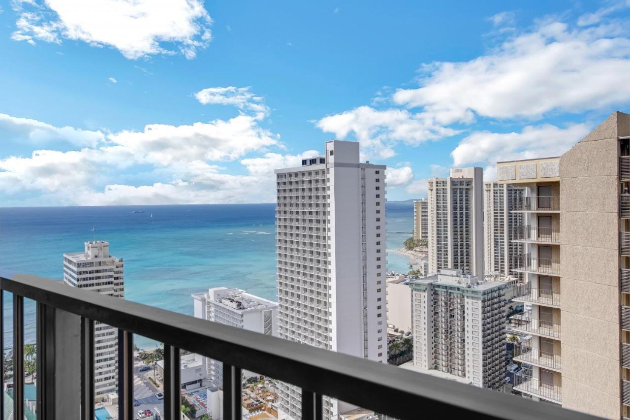 Apartment Waikiki Banyan Located One Block From Waikiki Beach! Honolulu