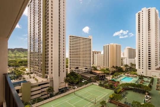 Apartment Standard Waikiki Banyan With Mountain View