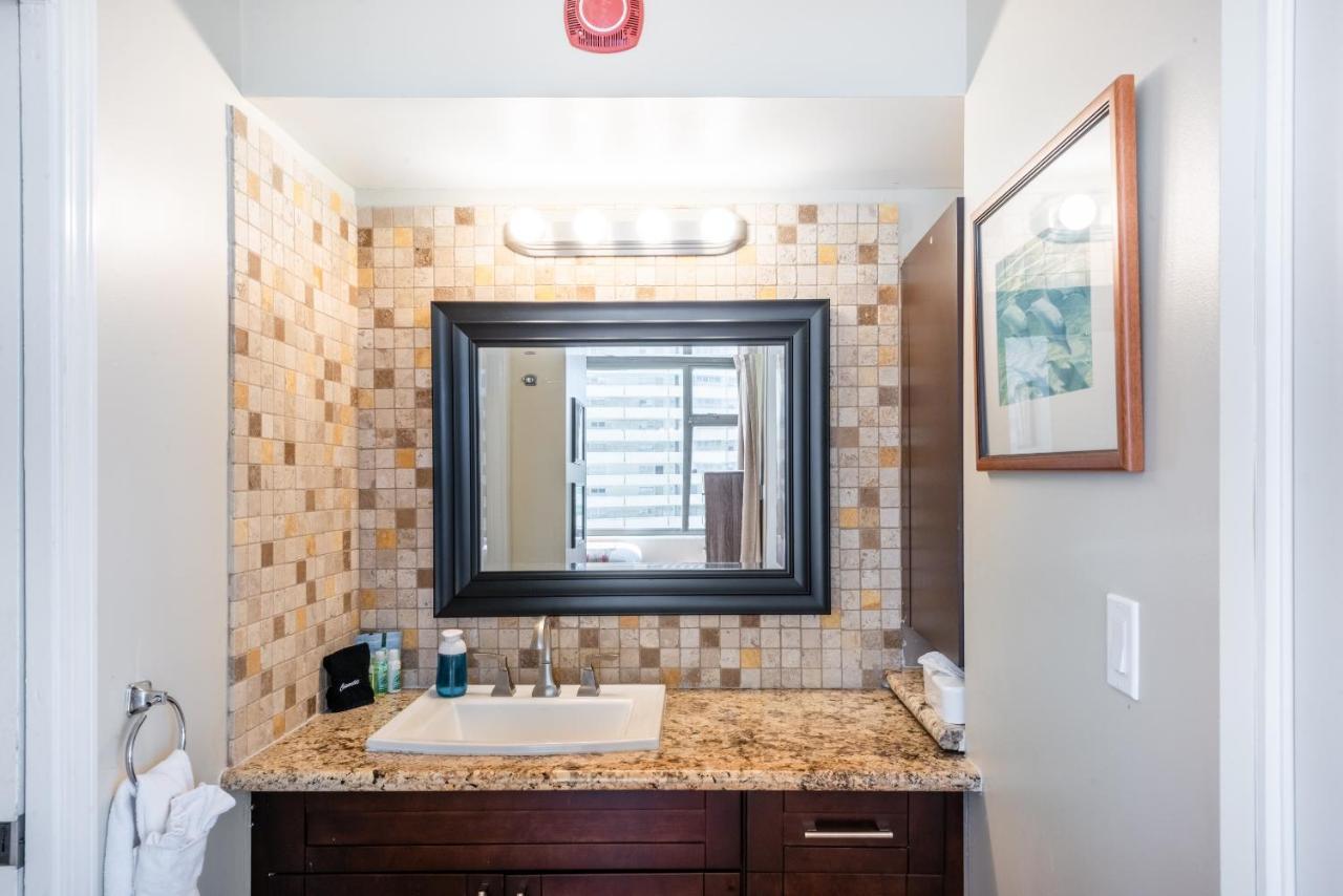 Spacious 14th Floor Corner Suite, Partial Diamond Head And Ocean Views, Free Parking! * Honolulu