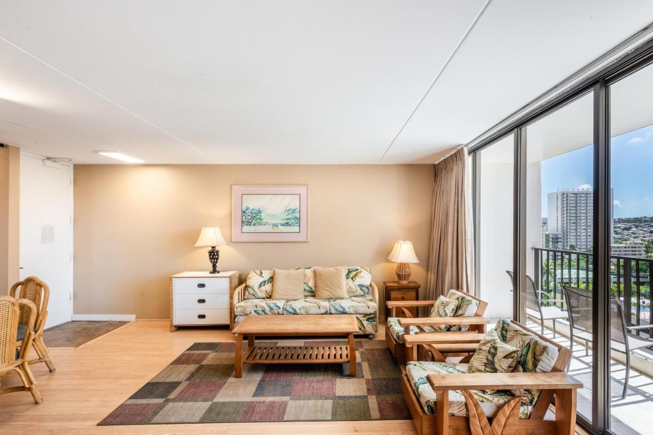 Spacious 14th Floor Corner Suite, Partial Diamond Head And Ocean Views, Free Parking! *