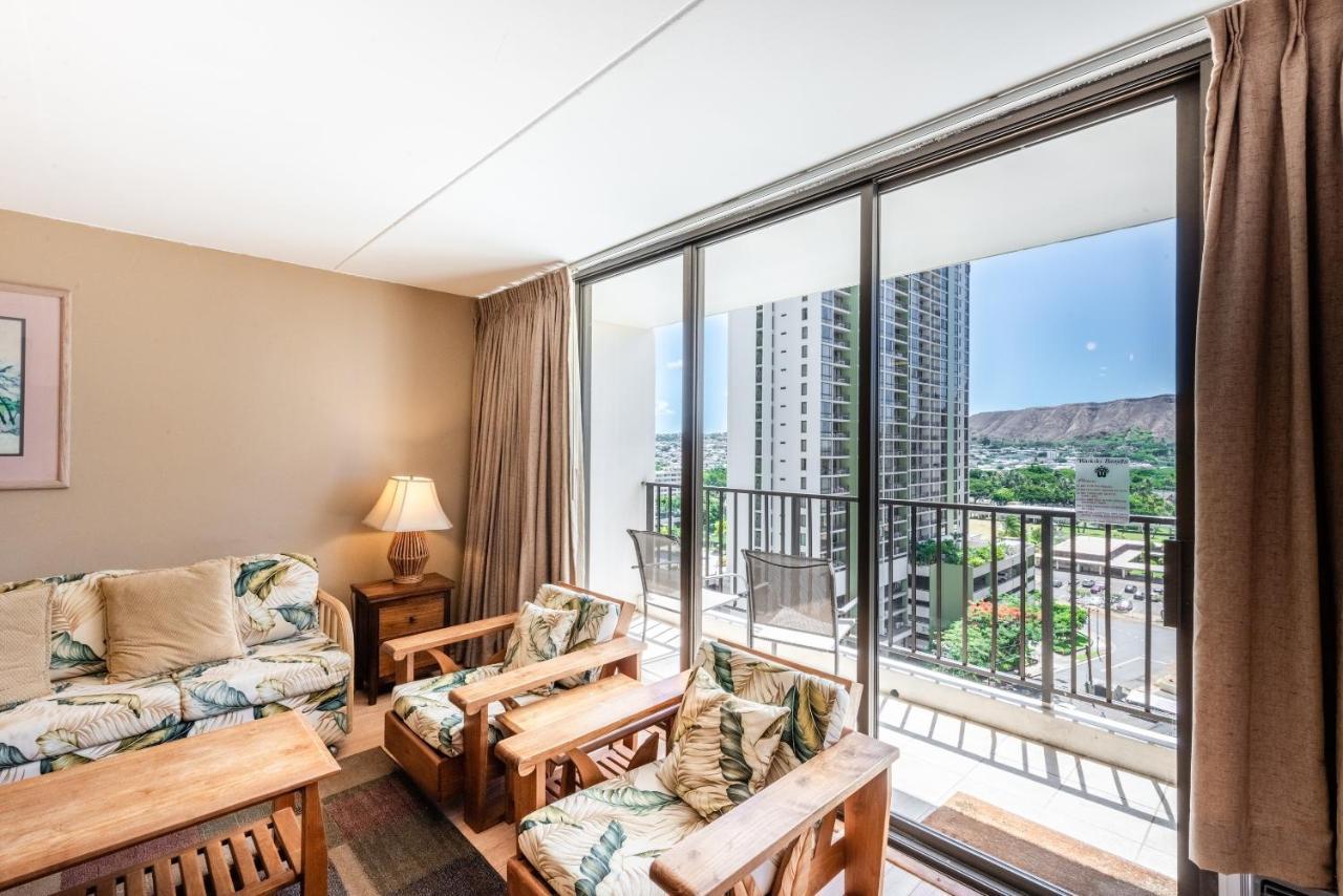 Spacious 14th Floor Corner Suite, Partial Diamond Head And Ocean Views, Free Parking! Apartment *