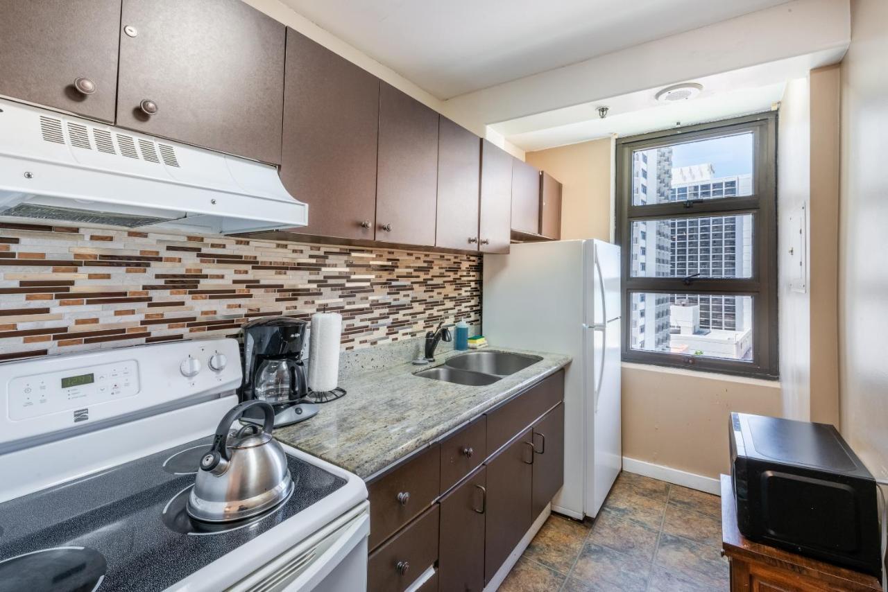 Spacious 14th Floor Corner Suite, Partial Diamond Head And Ocean Views, Free Parking! Apartment *
