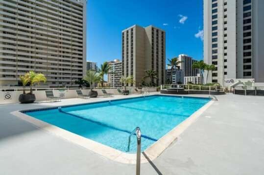 Spacious 14th Floor Corner Suite, Partial Diamond Head And Ocean Views, Free Parking! Apartment Honolulu