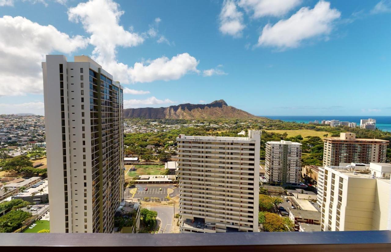 Apartment Sleek & Modern 32nd Floor At The Waikiki Banyan - Free Parking! Honolulu