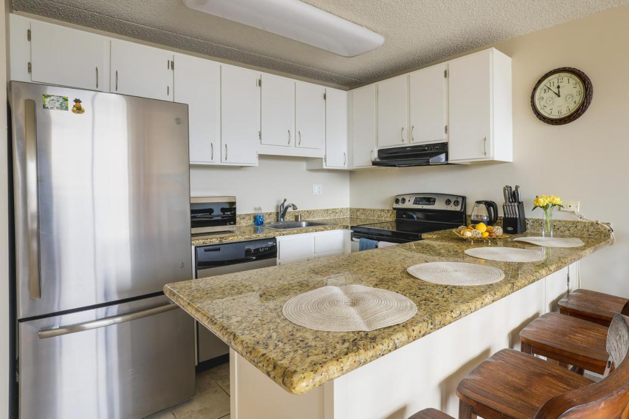 Apartment With Balcony Walk To Beaches! Honolulu