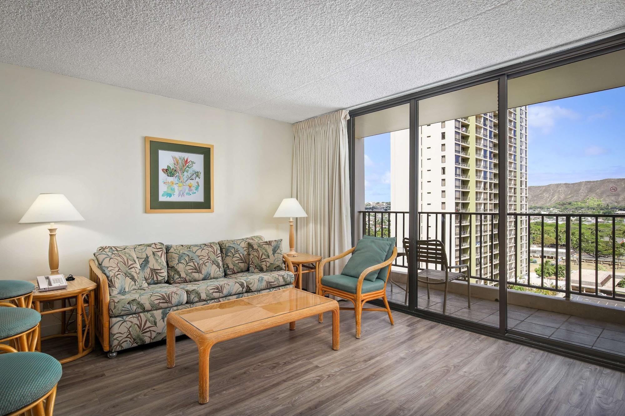Aparthotel Aston At The Waikiki Banyan 3*