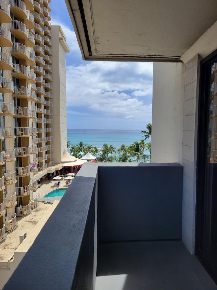 Hotel Renew Honolulu