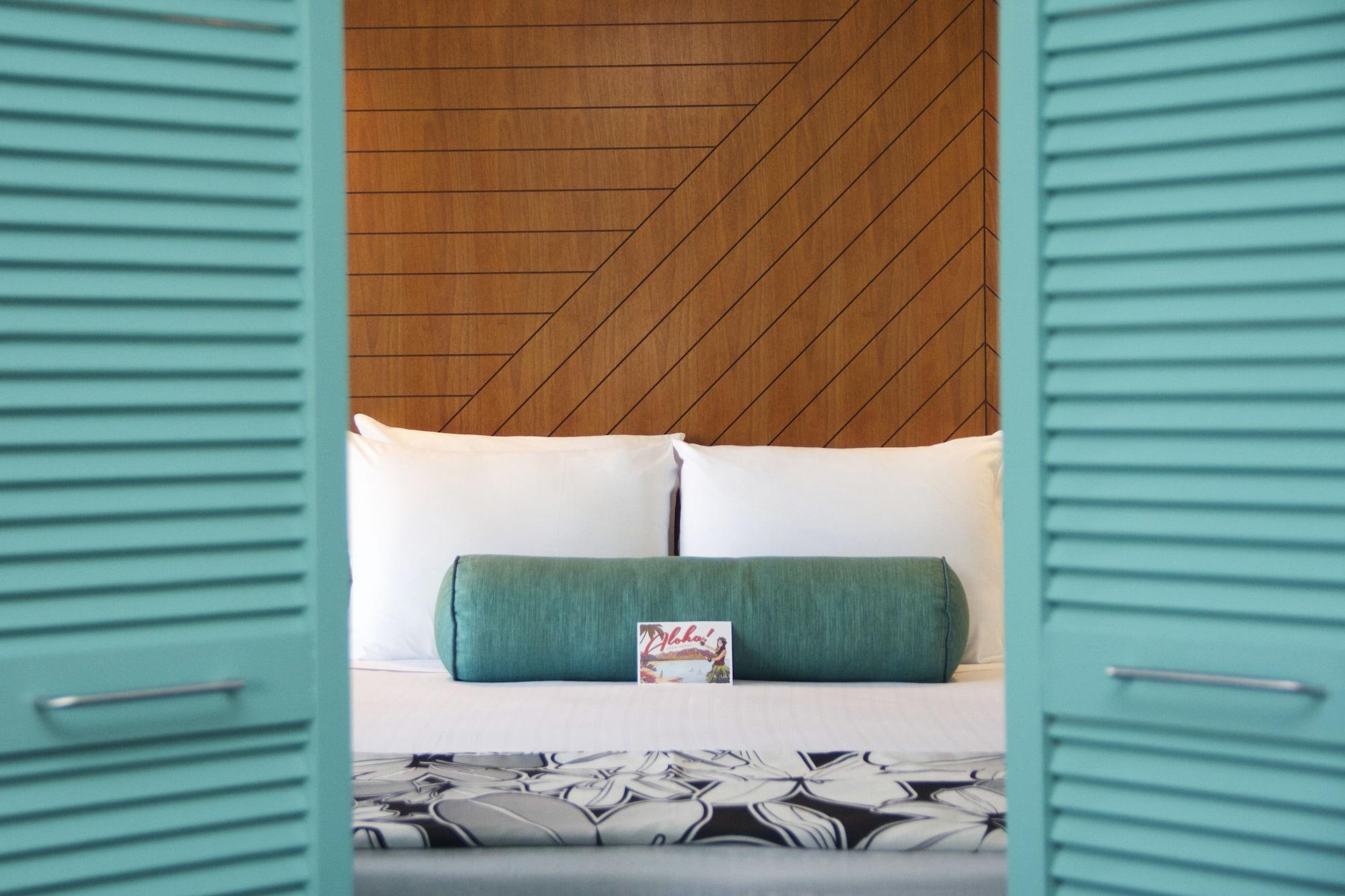 Oasis Waikiki 3*