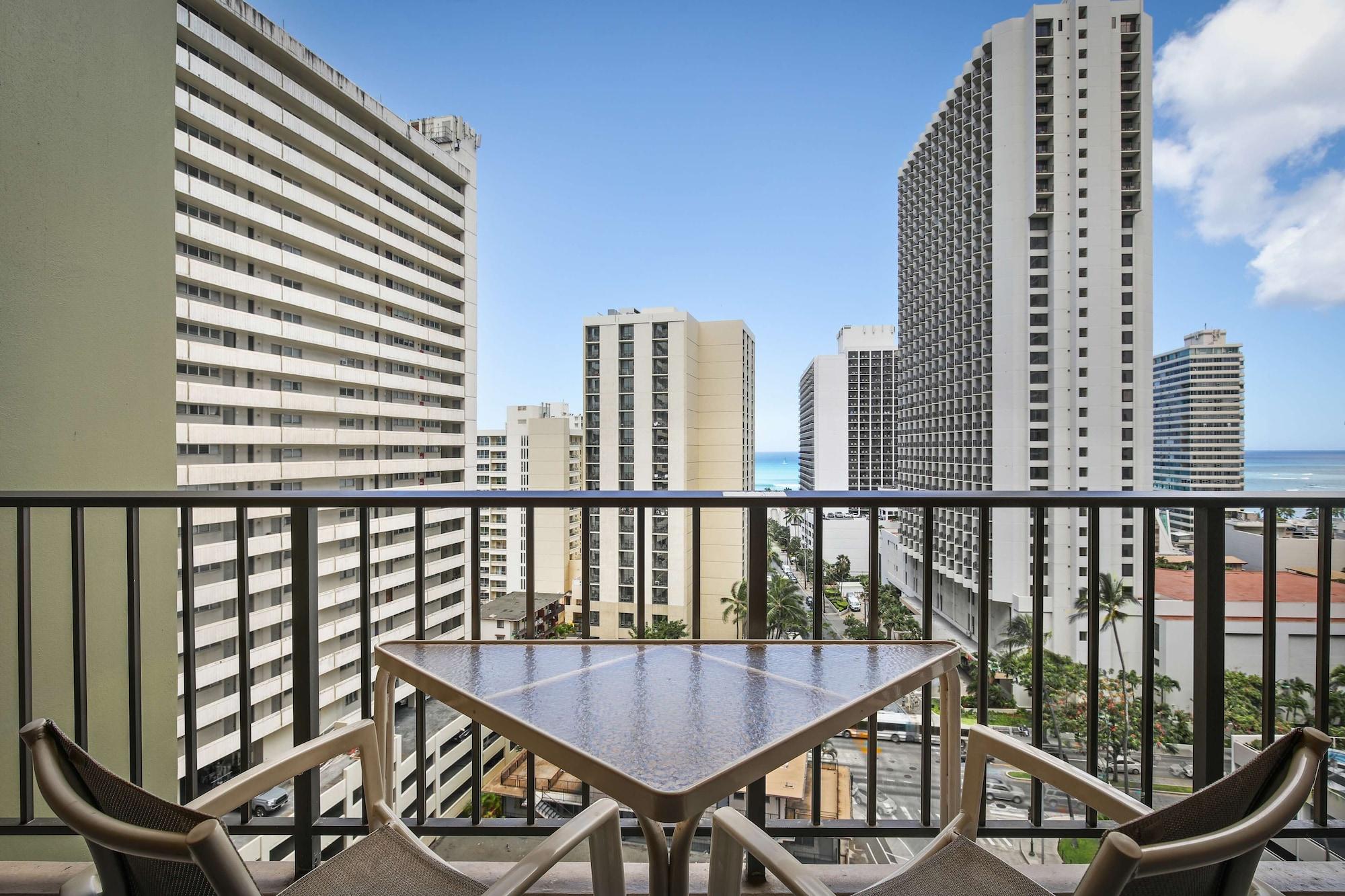 Aston Waikiki Sunset Aparthotel 4*