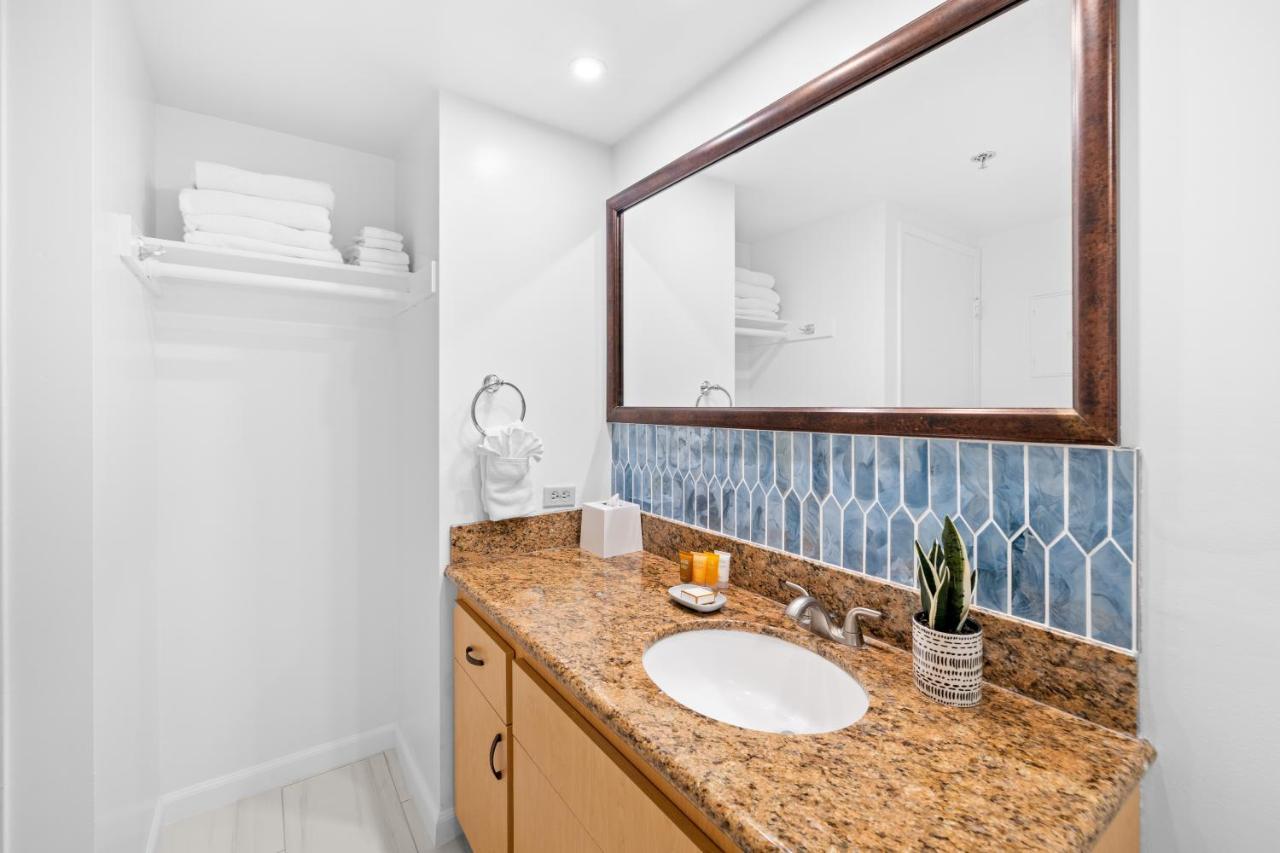 Apartment Stunning Mountain View Condo, Near With Parking