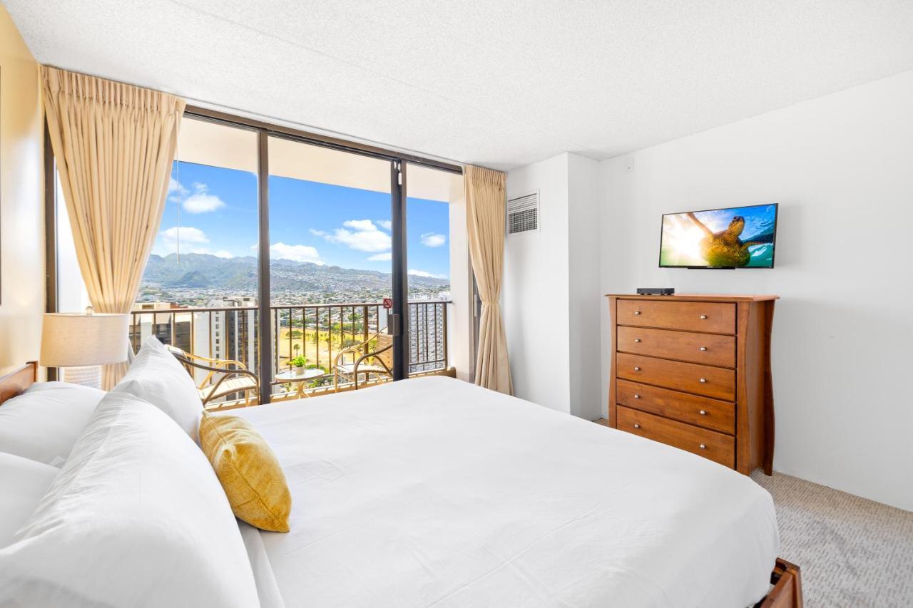 Stunning Mountain View Condo, Near With Parking Apartment