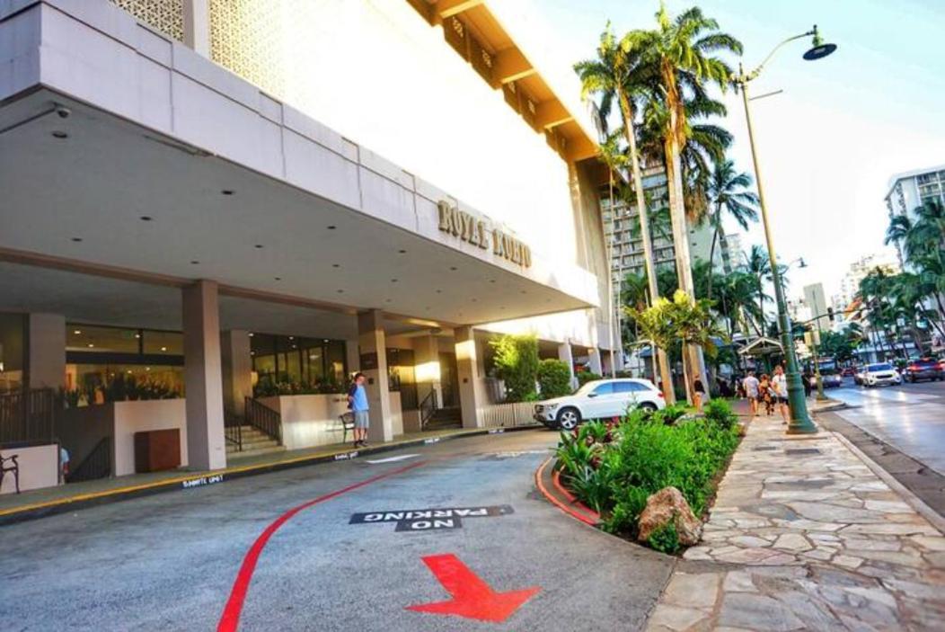 1414- Heart Of Waikiki With Kitchen - Free Parking - View *