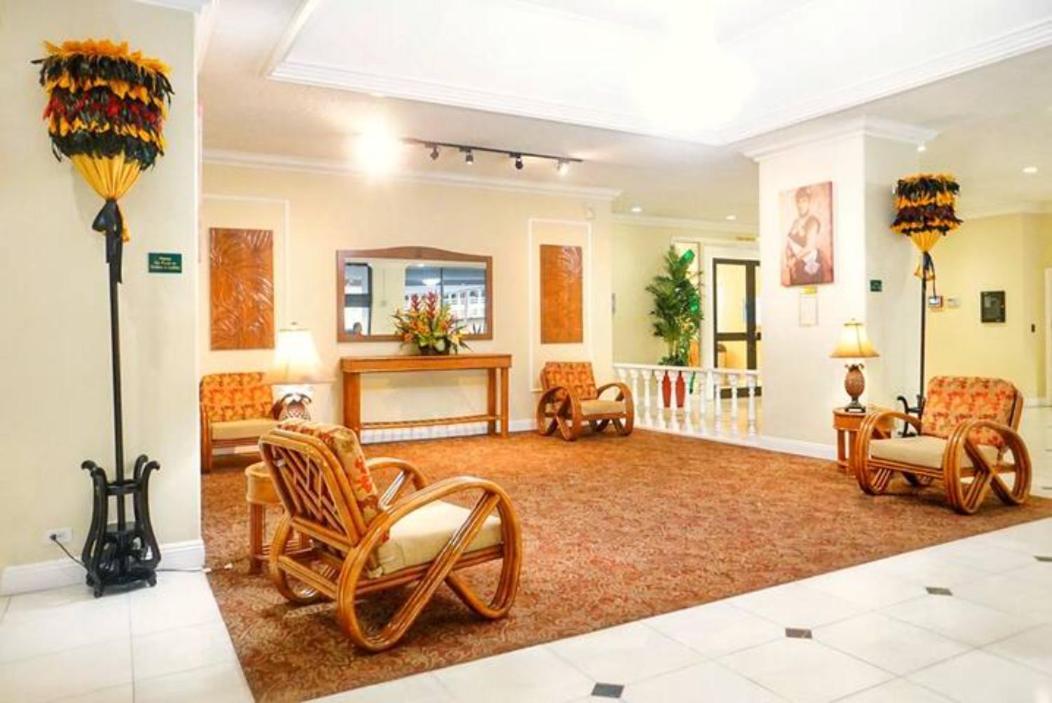 1414- Heart Of Waikiki With Kitchen - Free Parking - View *