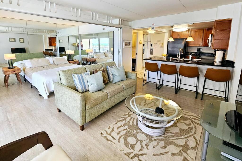 Ilikai With Kitchen And Ocean View *