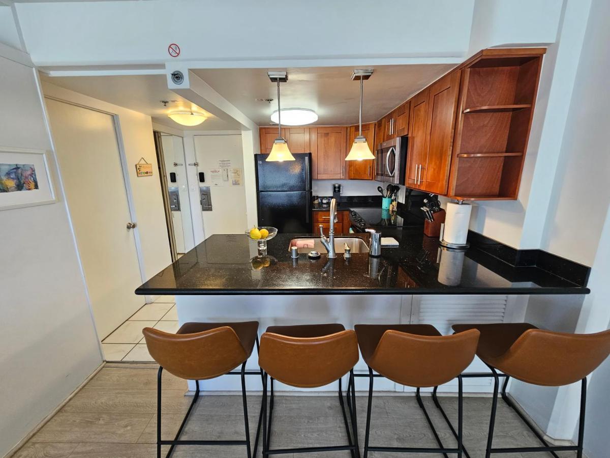 Ilikai With Kitchen And Ocean View