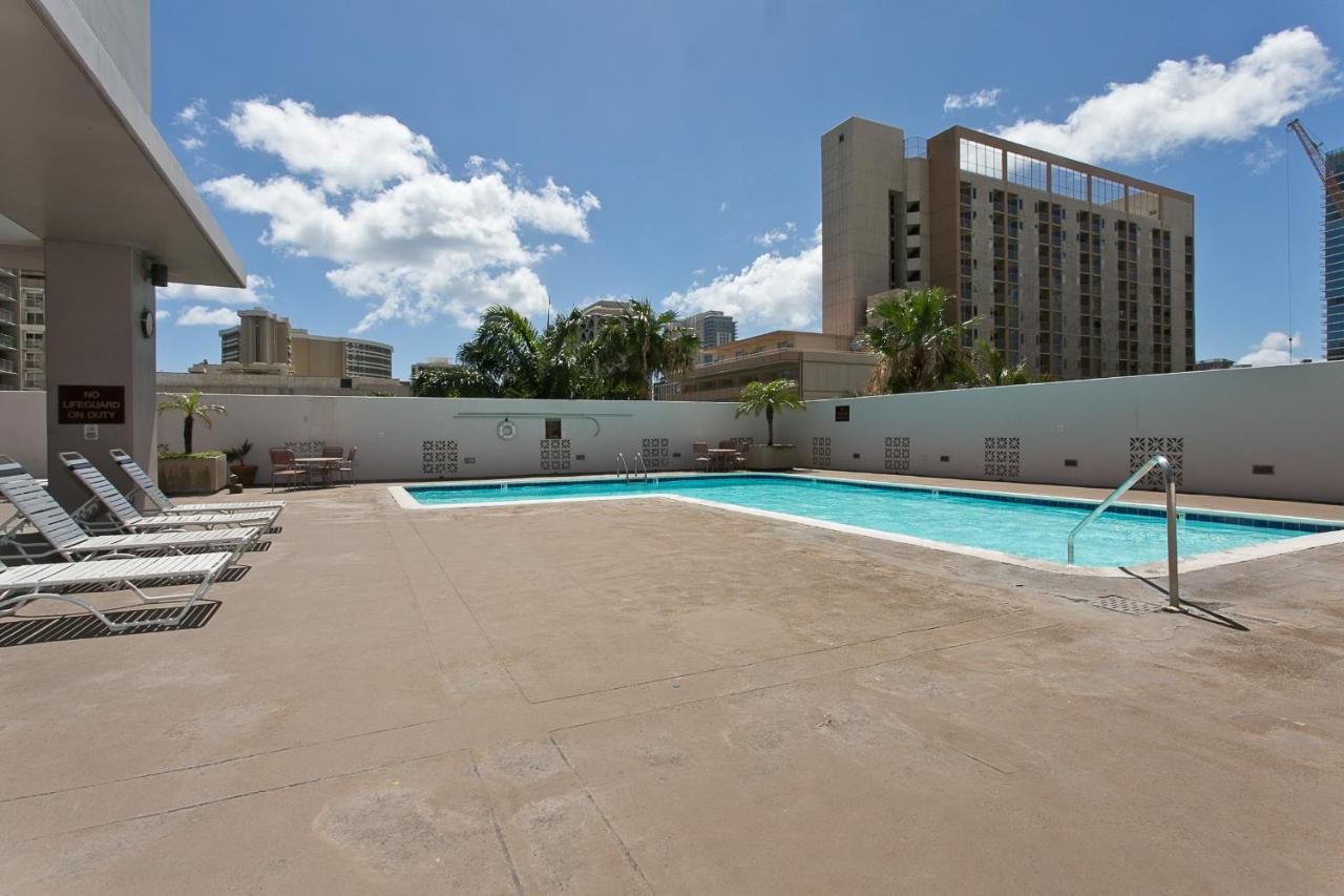 Royal Kuhio 1701 - Spacious Corner Unit With Stunning Ocean Views In The Heart Of Waikiki! *