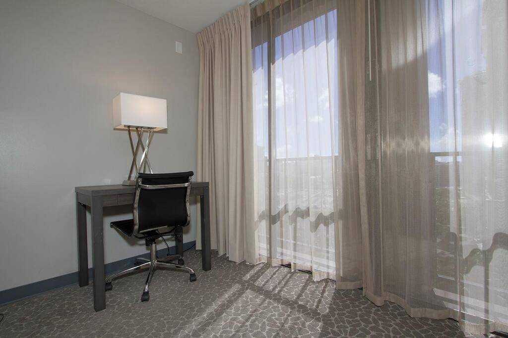 Modern Across From Hilton Lagoon Pw920 *