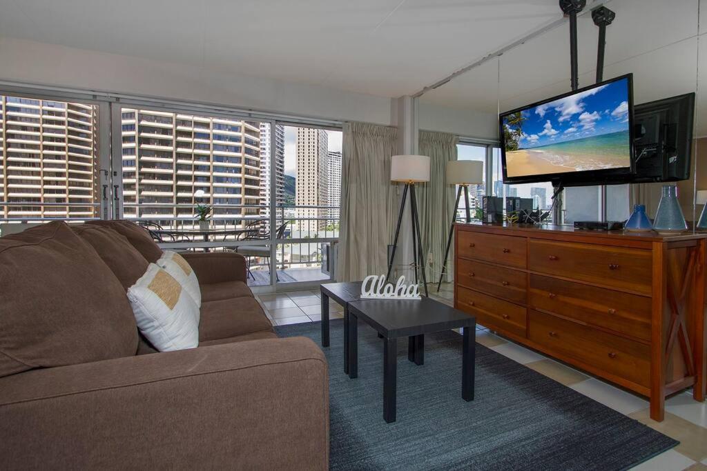 Life At A Price- Ilikai Holiday home Honolulu