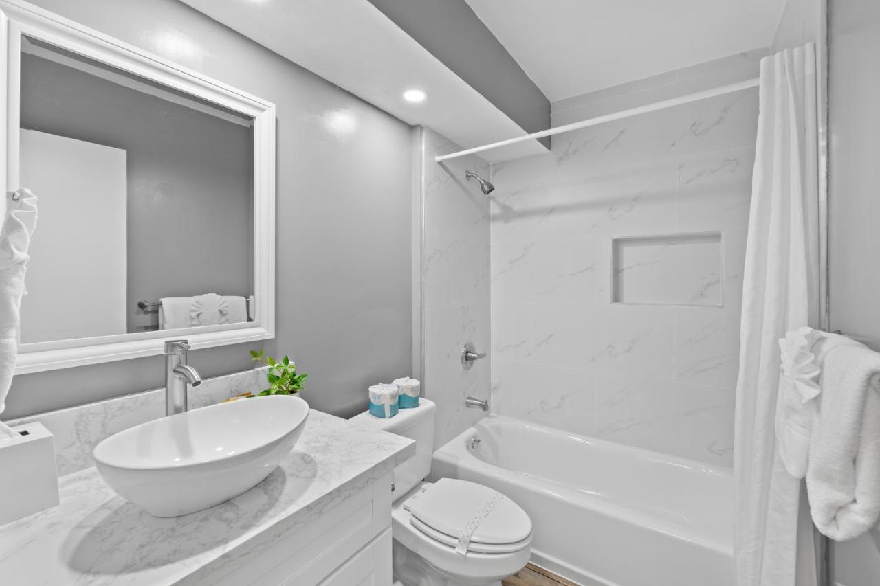 Newly Renovated Ilikai Marina - Near Beach! Honolulu