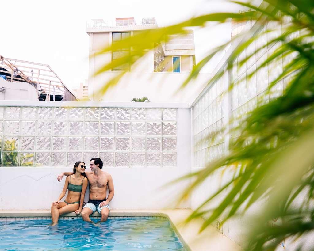 Oasis Waikiki Hotel
