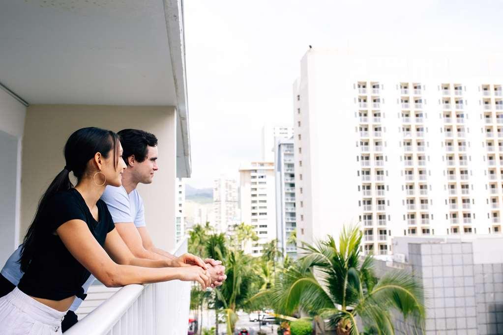 Oasis Waikiki Hotel 3*