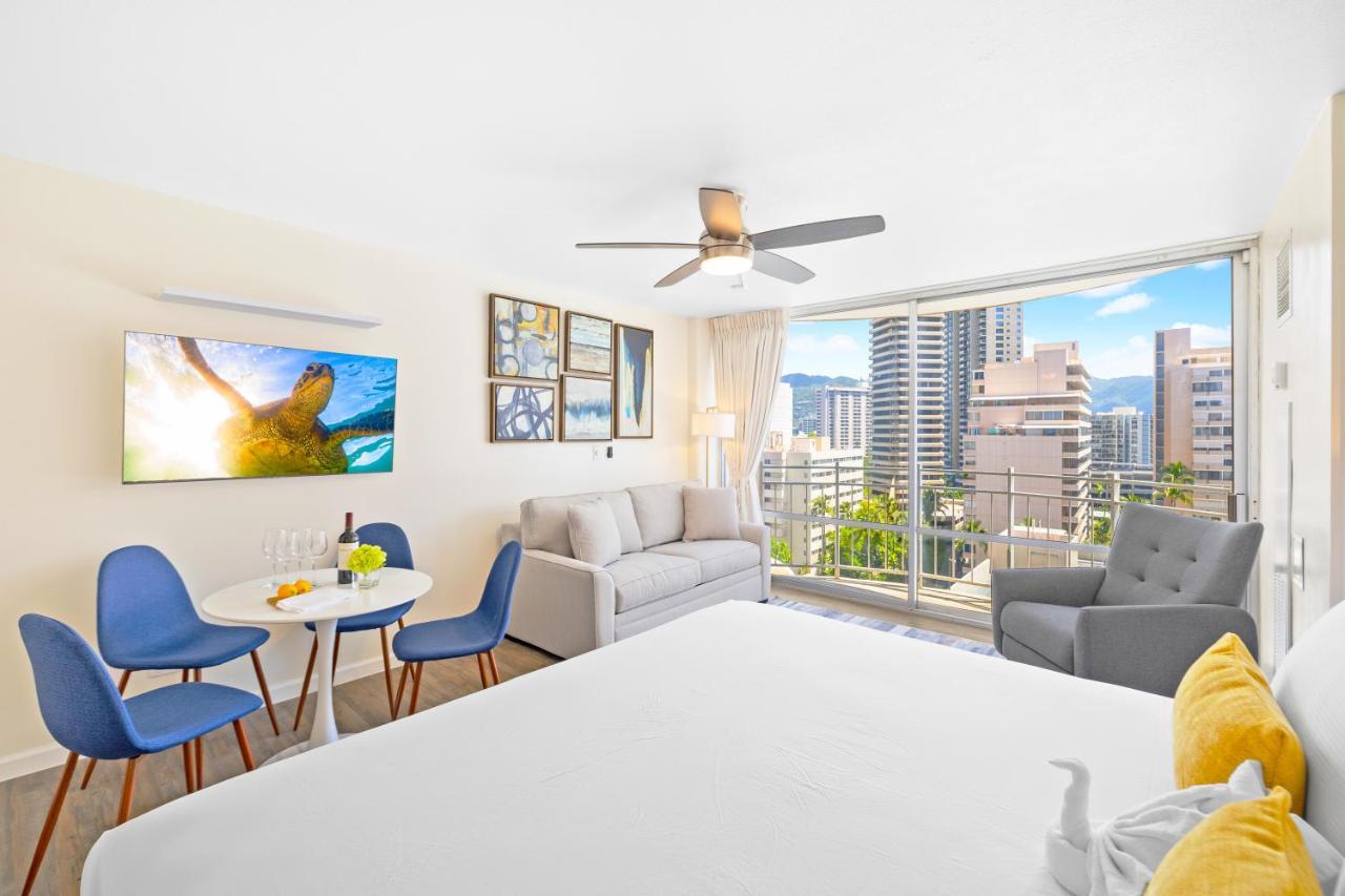 Apartment Newly Renovated Ilikai Marina - Near Beach! Honolulu