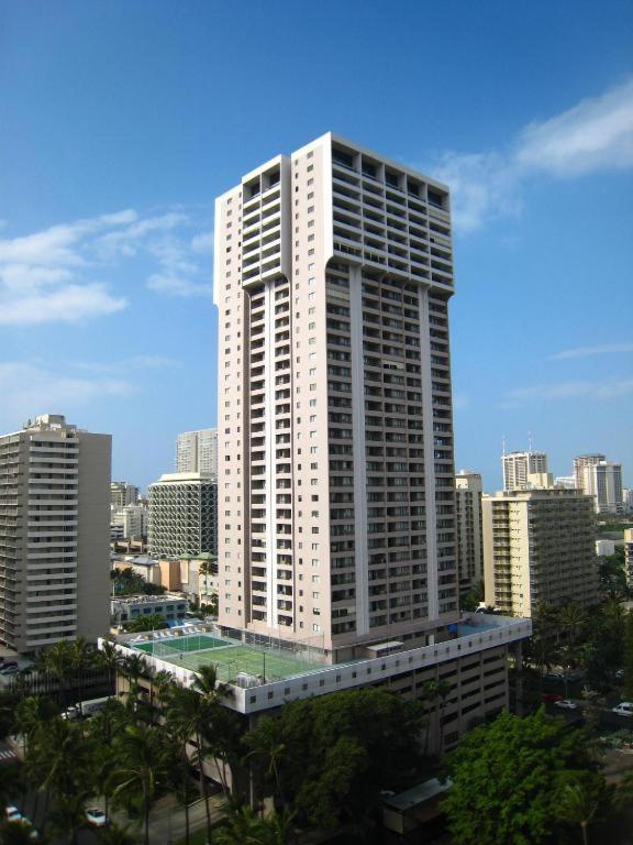 Royal Kuhio 1703 - Spacious With Stunning Mountain Views In The Heart Of Waikiki!