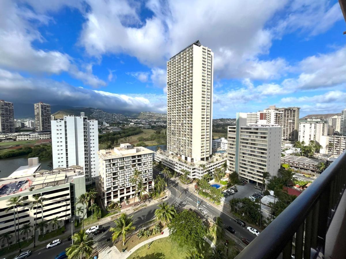 Royal Kuhio 1703 - Spacious With Stunning Mountain Views In The Heart Of Waikiki! * Honolulu