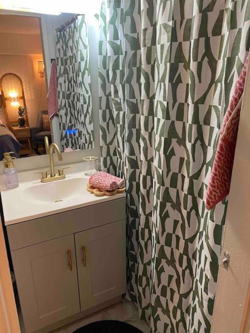 Seashore Waikiki 1 Block From A No Fees *