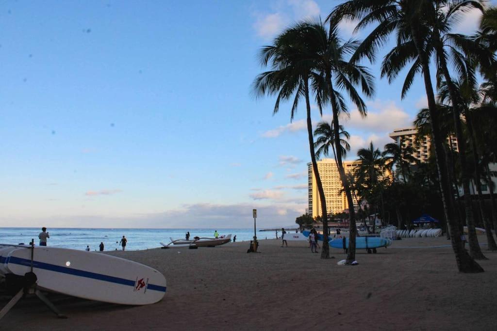 Apartment Seashore Waikiki 1 Block From A No Fees