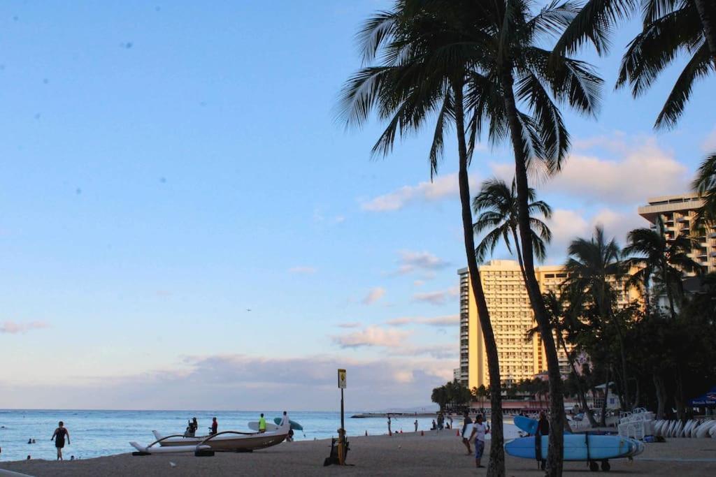 Seashore Waikiki 1 Block From A No Fees * Honolulu