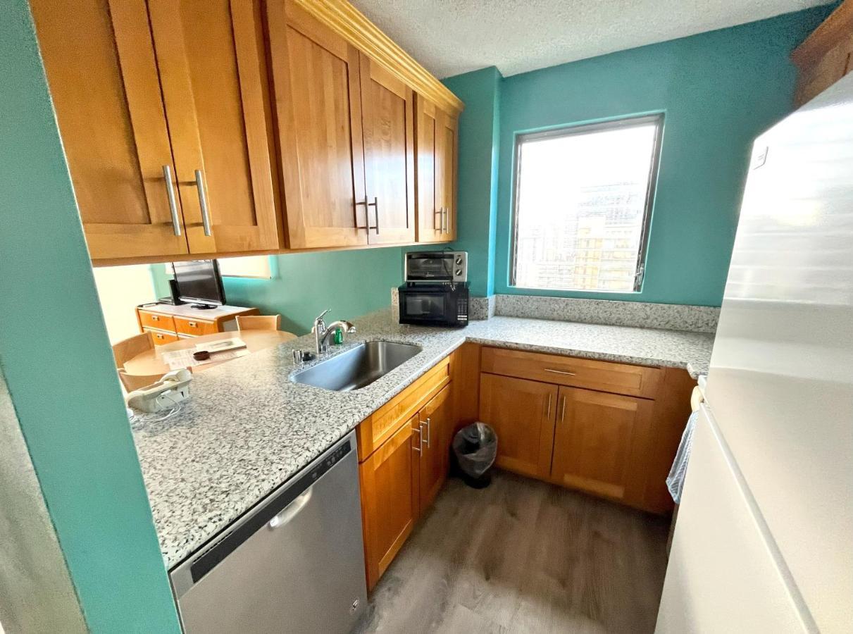 Royal Kuhio 1701 - Spacious Corner Unit With Stunning Ocean Views In The Heart Of Waikiki! Holiday home