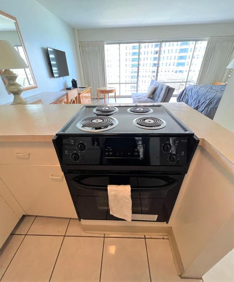 Ilikai 1042 - Spacious With Ocean-lagoon Views