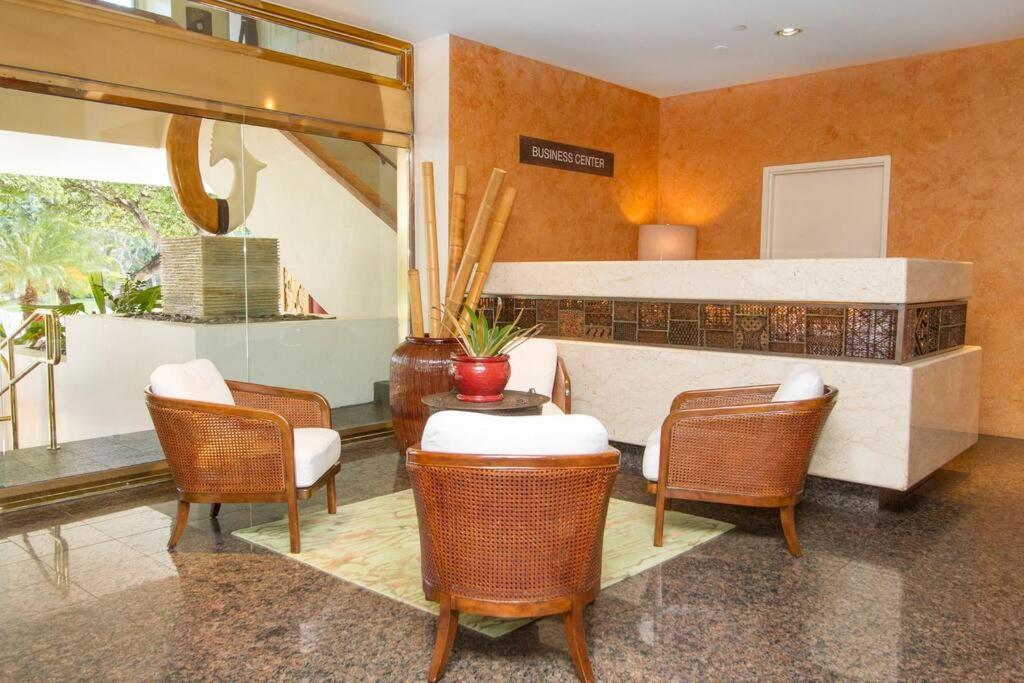 Apartment Great Price Boutique On The Strip L418 Honolulu