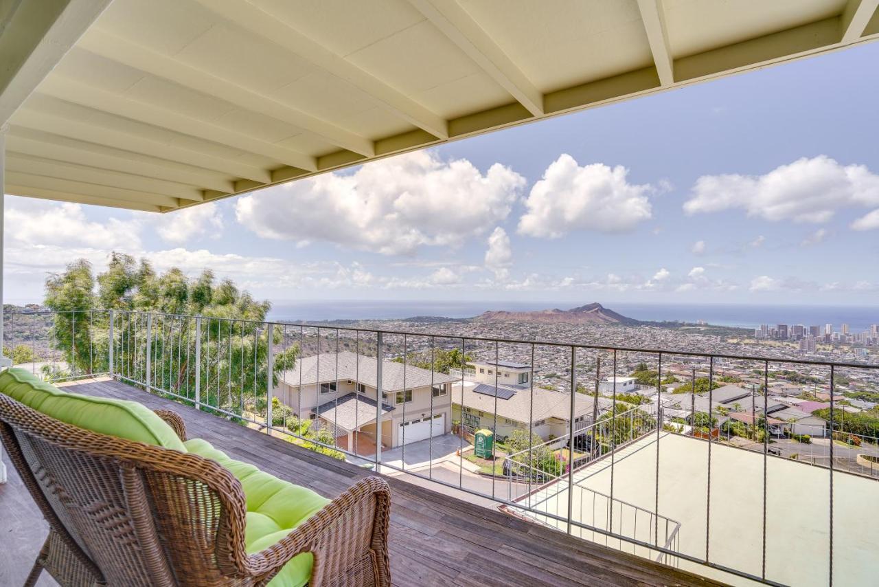 Breezy Ocean And Skyline Views *