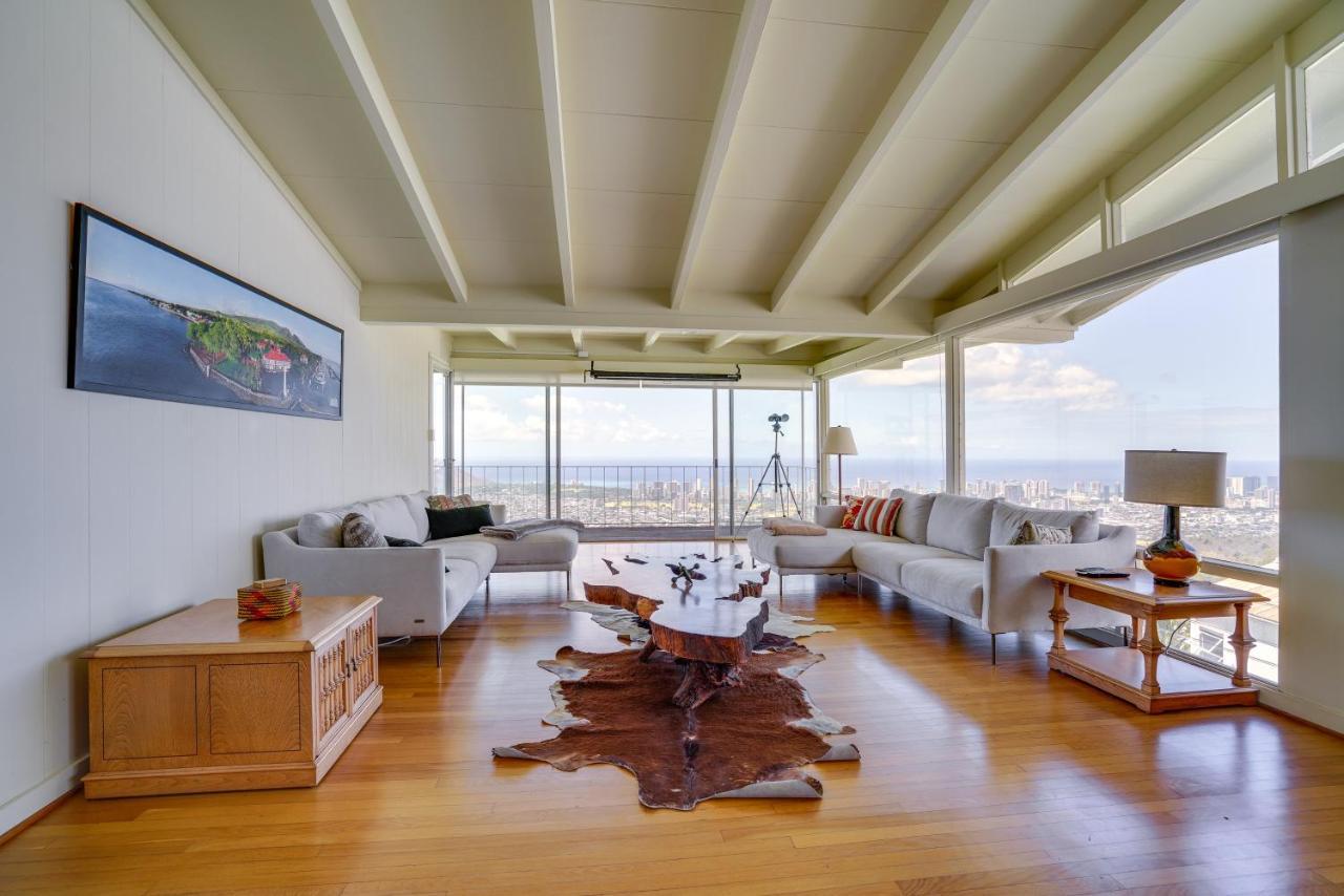 Breezy Ocean And Skyline Views Holiday home