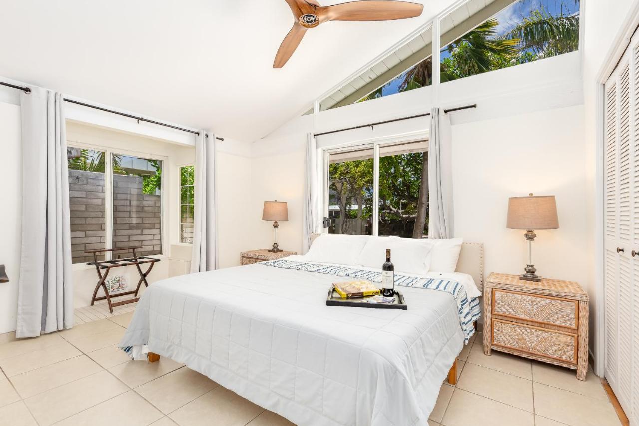 Tranquil Marina Front Pool House * Honolulu