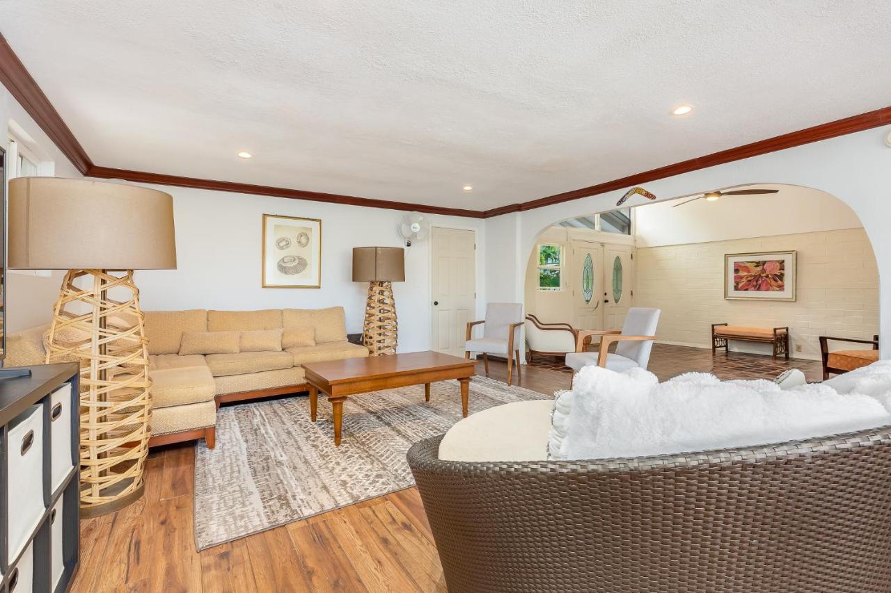 Tranquil Marina Front Pool House Holiday home Honolulu