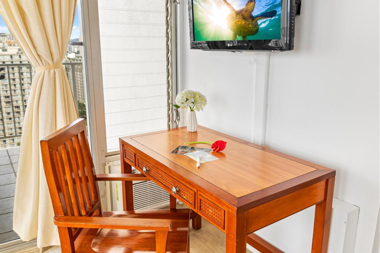 Apartment Cozy 1br With Great Ocean Views - 3 Mins To Waikiki Beach!