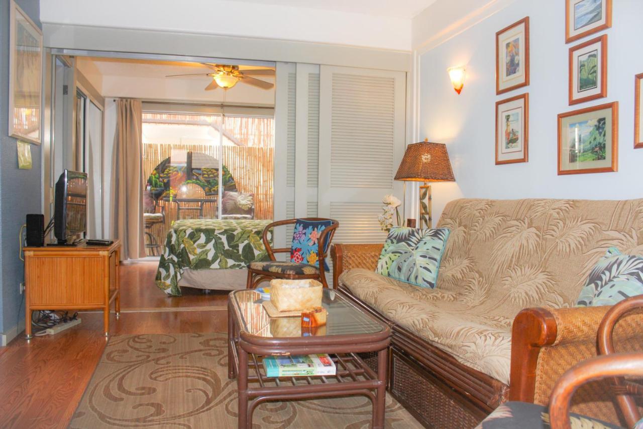 Retro Oasis Hawaiian King Apartment *